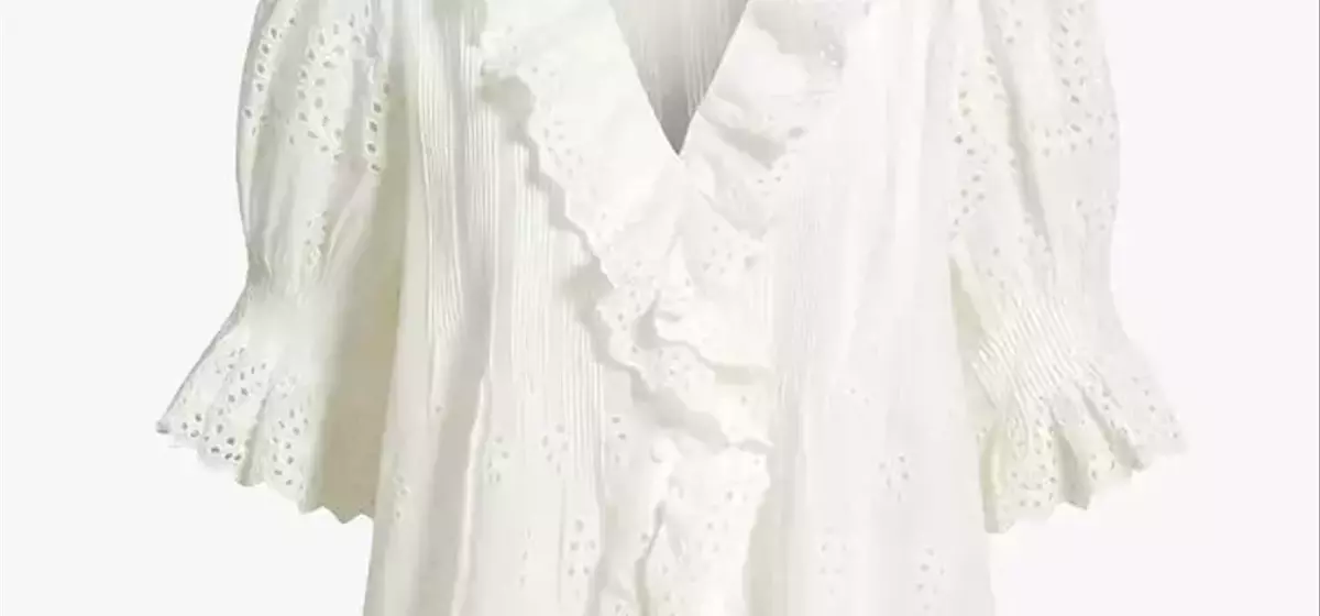 Timeless Fusion: '70s Jeans and Boho Blouses for Fall Fashion
