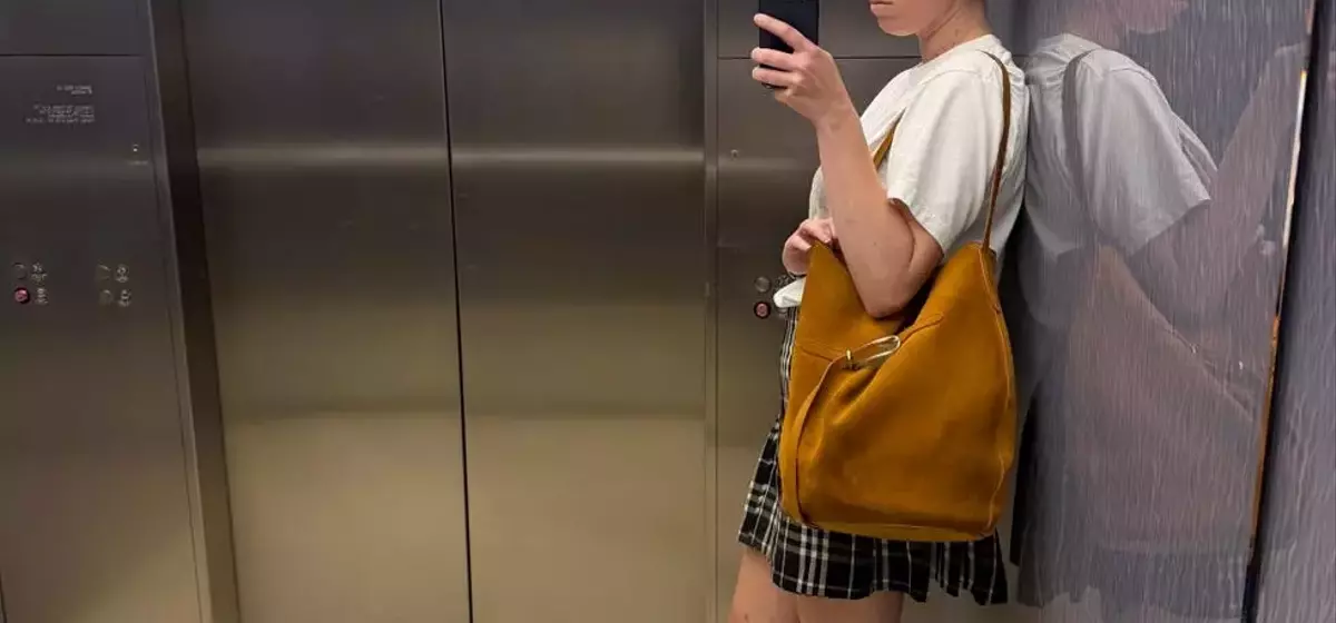 The Enduring Appeal of Liffner's Belted Bucket Bag: A Stylish and Versatile Everyday Companion
