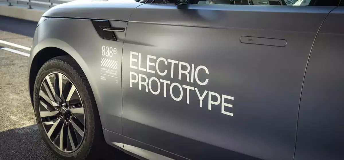 Full-Size Electric Defender's Launch Pushed to 2030s Amid EV Strategy Shift