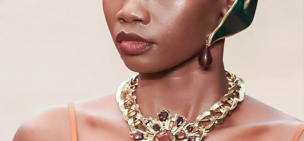 The Dominance of Oversized Earrings: A Fashion Resurgence