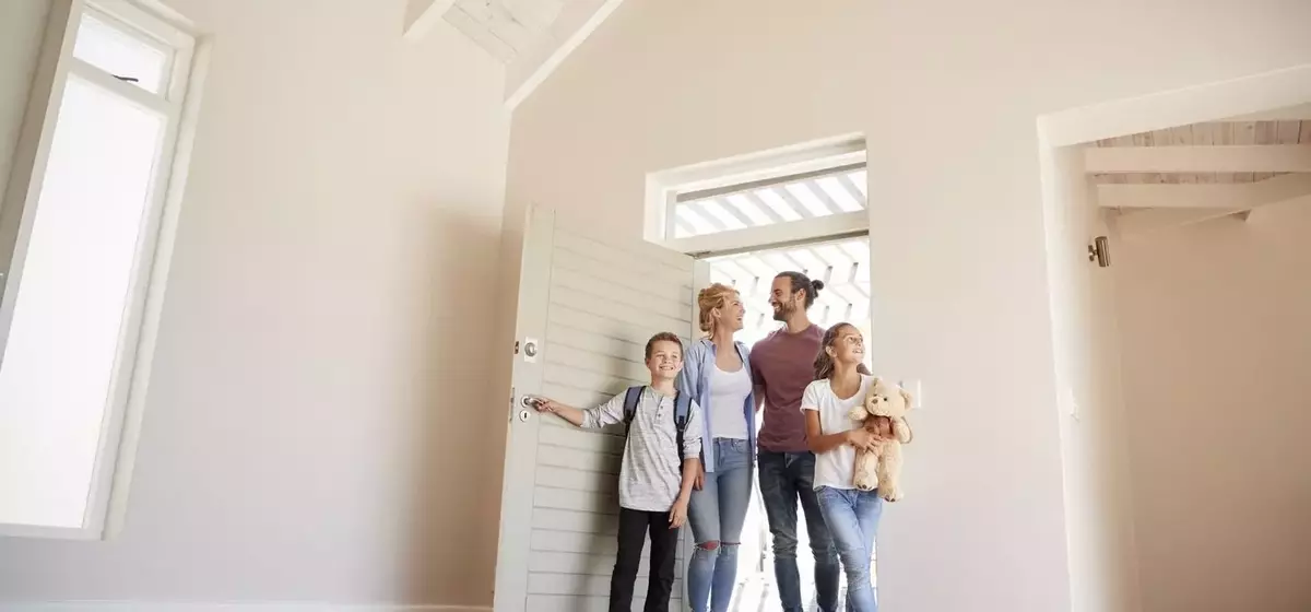 Understanding Open Houses: Definition, Operation, Pros, and Cons