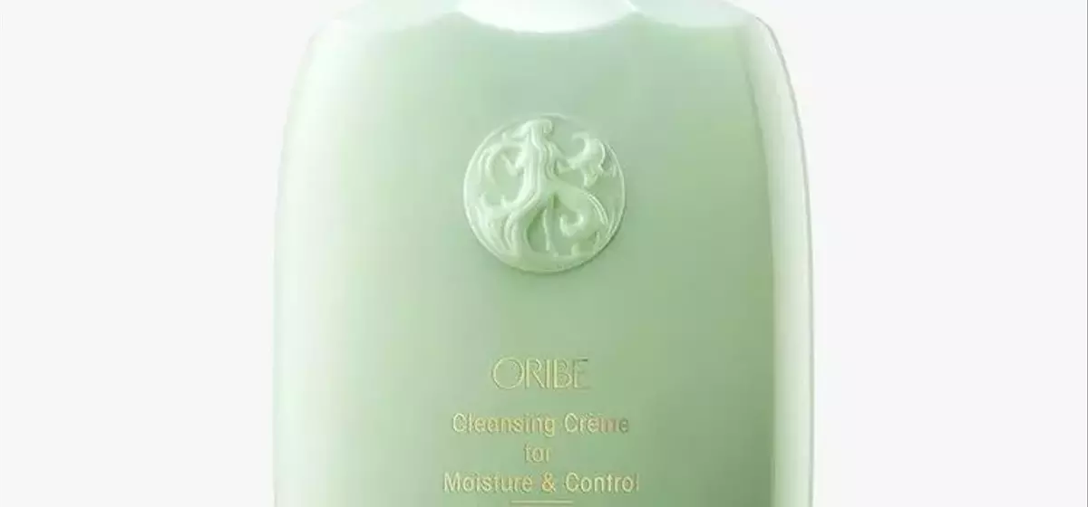Achieve Smooth, Frizz-Free Hair: Expert-Recommended Shampoos