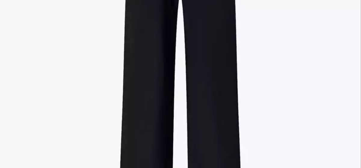 Timeless Transitional Fashion: Embracing Black and White Outfits for Fall 2026