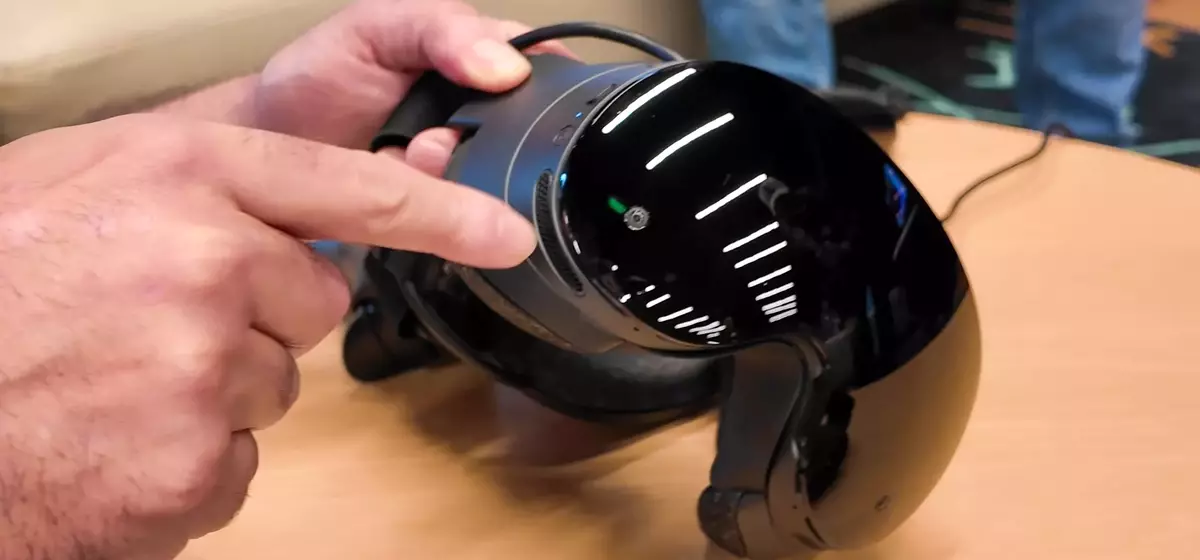 Valve's New VR Headset, Steam Frame, May Include Free Copy of Half-Life: Alyx
