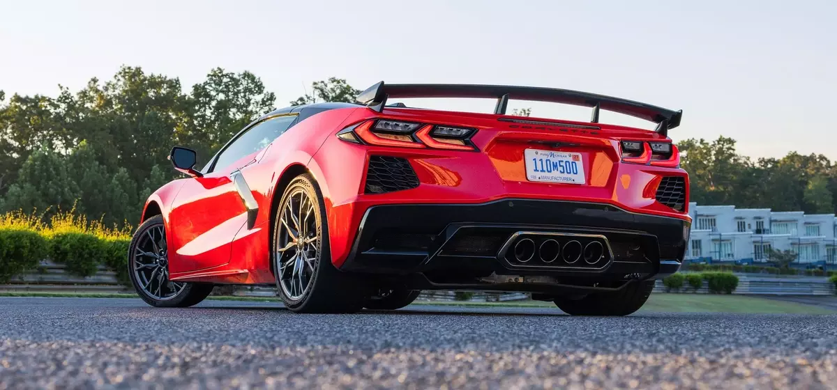 2027 Chevrolet Corvette Stingray: Performance and Handling Analysis