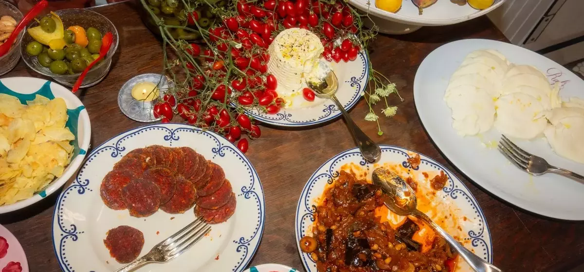 A Communal Birthday Celebration: The Vitagliano Sisters' Aperitivo Hour