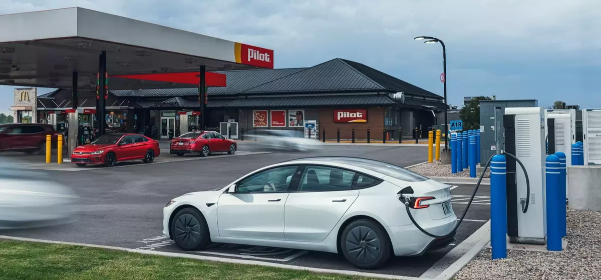 The Ultimate Road Trip Showdown: EV vs. Hybrid vs. Gas