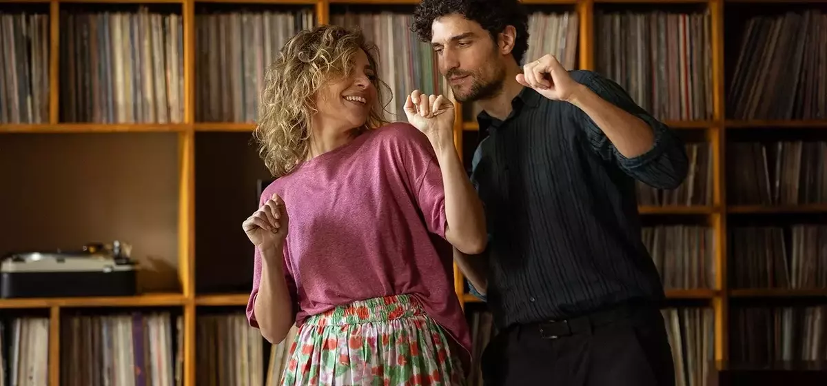 Review: Nanni Moretti's 'It Will Happen Tonight' Explores Enduring Romance with Humor and Melodrama