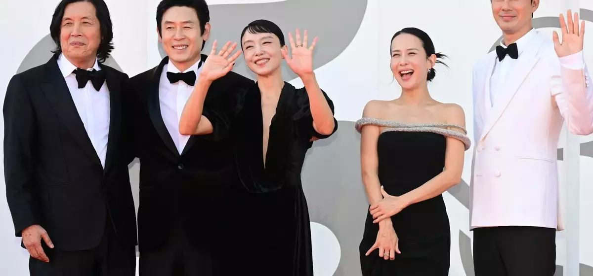 Lee Chang-dong's 'Possible Love' Premieres to Acclaim at Venice Film Festival