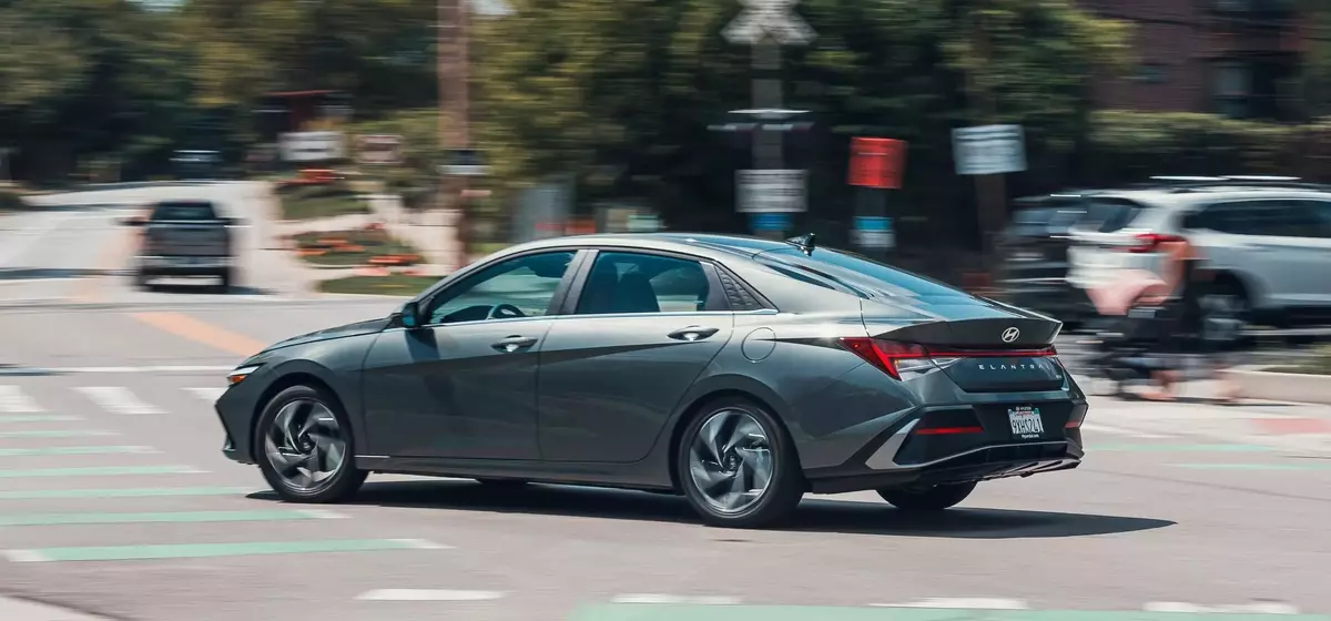2026 Hyundai Elantra Hybrid: A Compromise in Performance