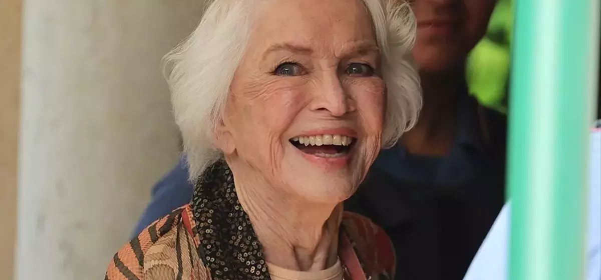Ellen Burstyn Reflects on Enduring Career at 93