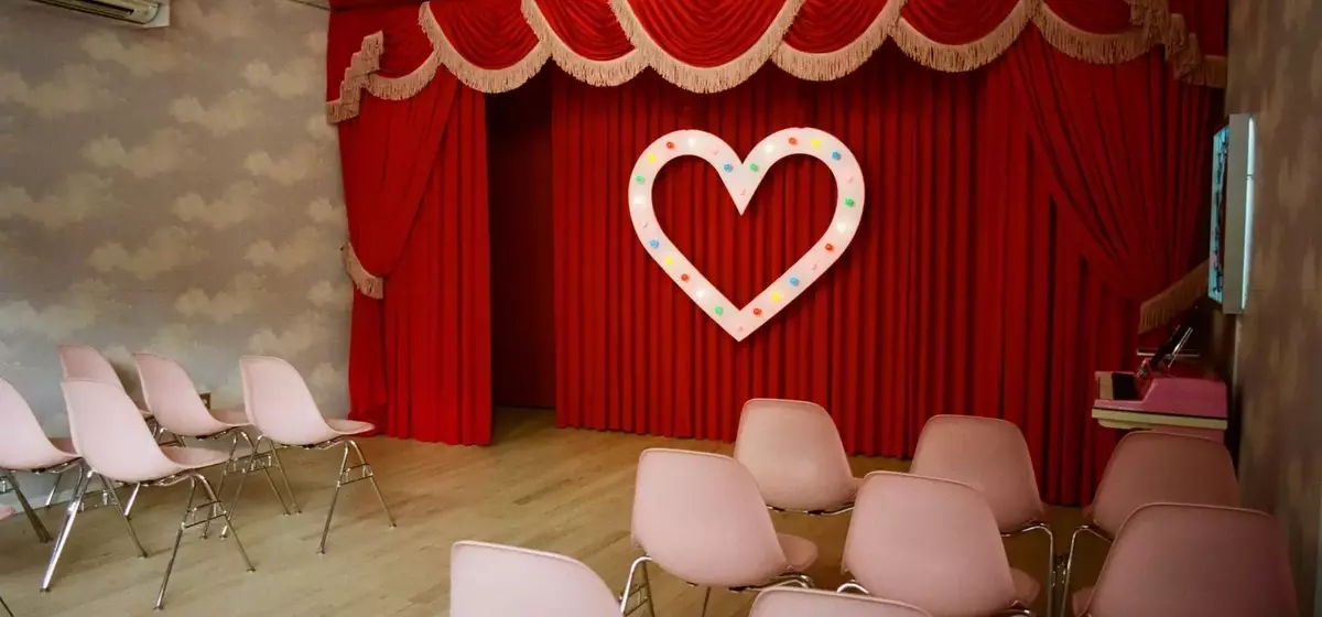 Sure Thing Chapel: A Quirky New York City Wedding Experience