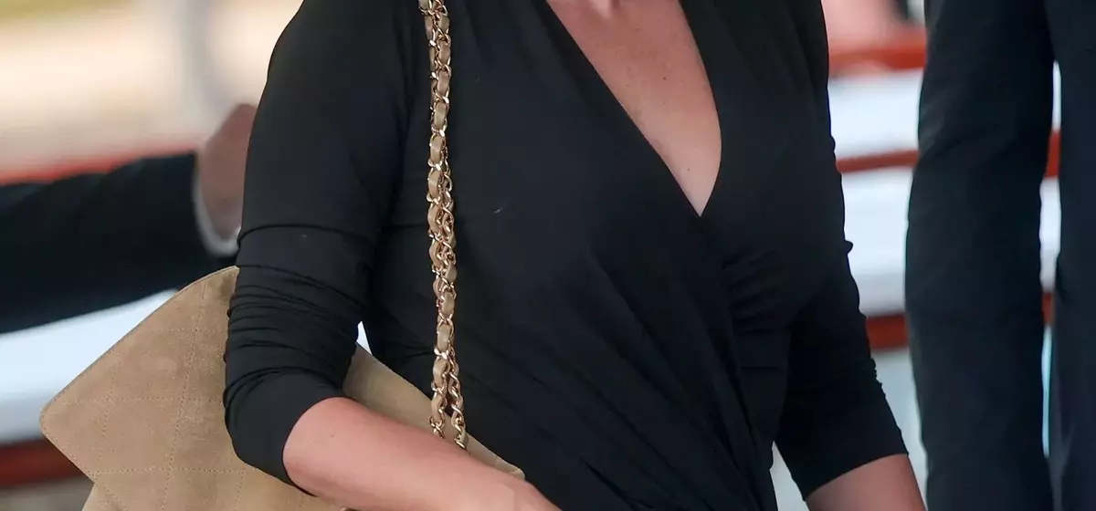 Penélope Cruz's Modern Milky Manicure: A New Chapter in Neutral Nail Trends