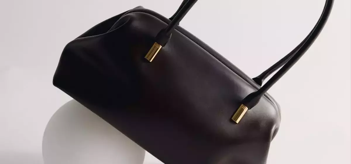 The Verafied Club Bag: A Timeless Accessory for Every Occasion