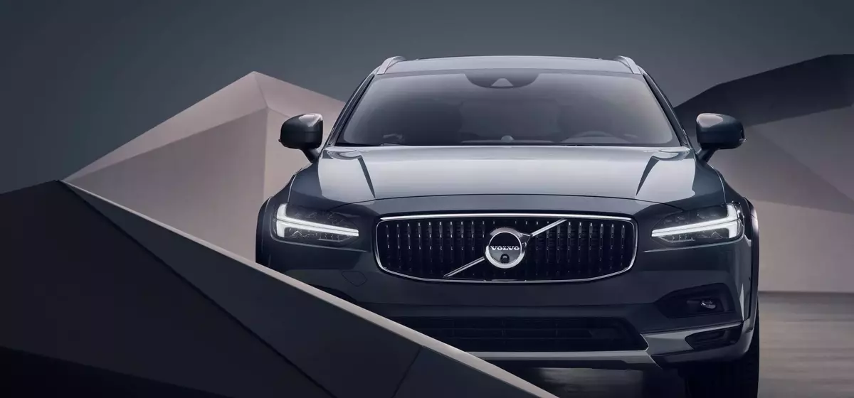 2025 Volvo V90 Cross Country: A Detailed Review of Features and Performance