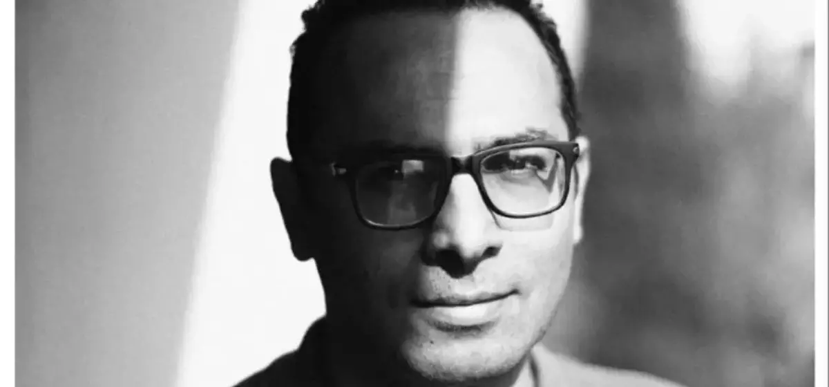 Iranian Director Ali Asgari Reflects on Hope Amidst Despair in 'A Bit of Light'