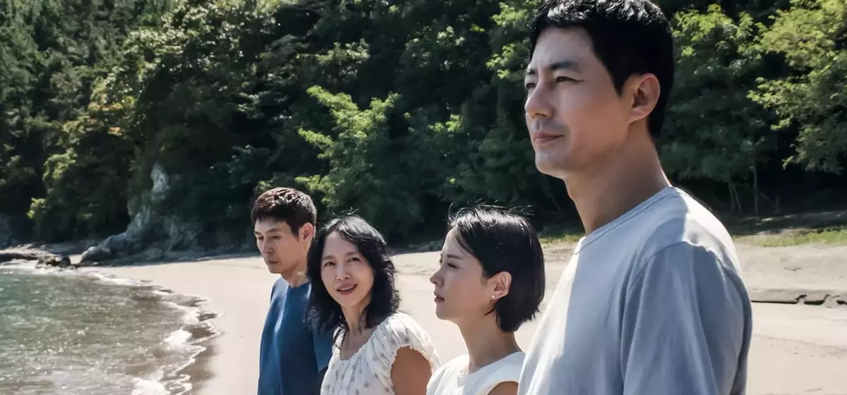 Netflix Expands Lee Chang-dong's Film Collection and Promotes 'Possible Love' for Awards Season