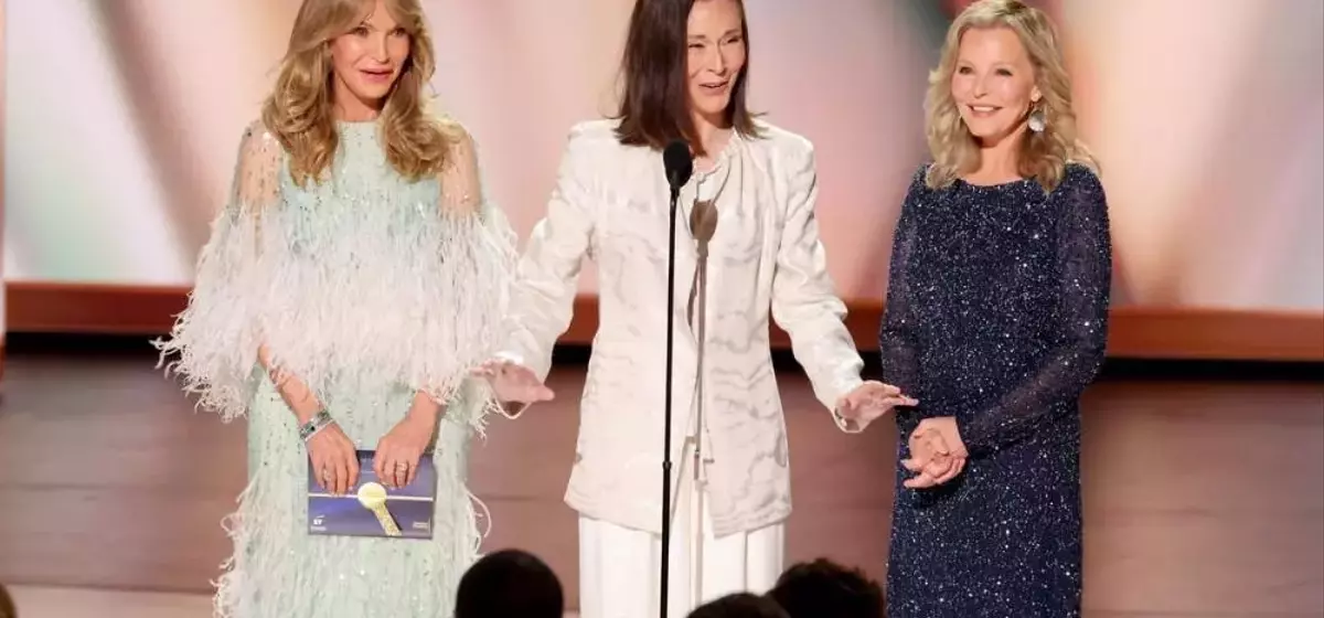 Original 'Charlie's Angels' Actresses Reunite at Emmys, Pay Tribute to Farrah Fawcett