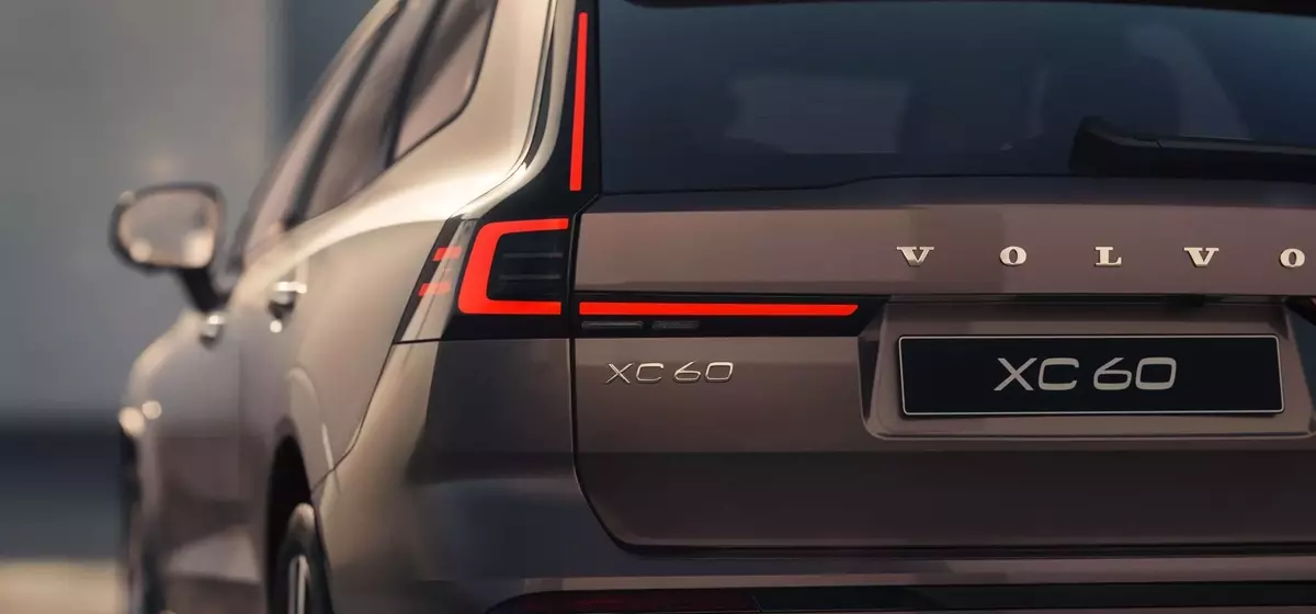2028 Volvo XC60 Redesigned with Hybrid Powertrain