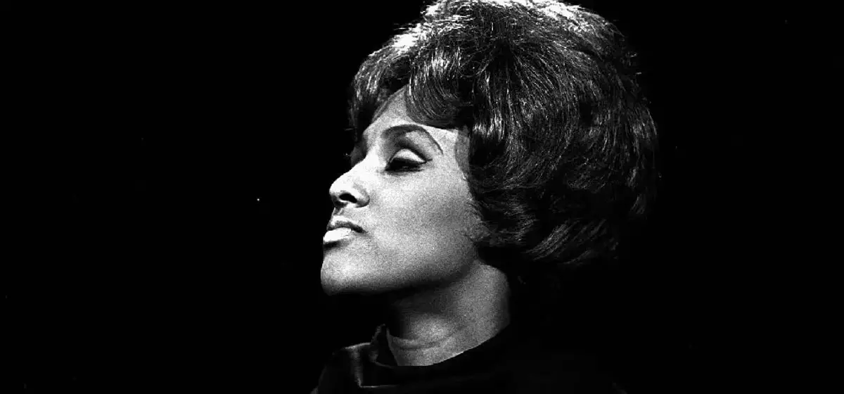 A Tribute to Darlene Love: Her Unsung Journey to Stardom