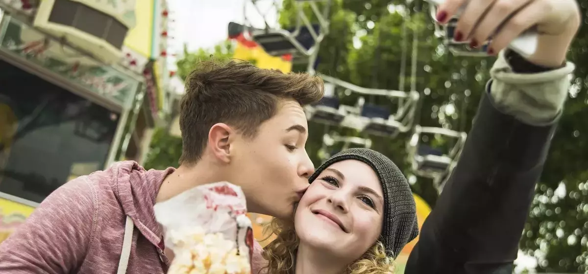 The 'Hard Launch' Phenomenon: Teenagers and Online Relationship Announcements