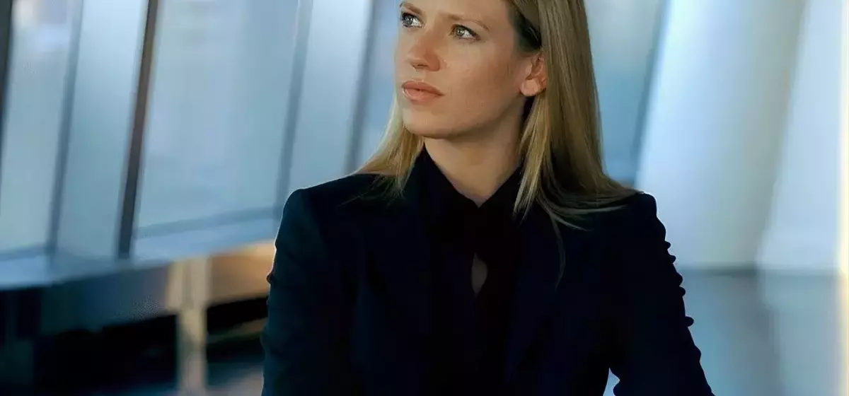 Exploring the Enigmatic World of 'Fringe': A Dive into J.J. Abrams' Cult Sci-Fi Series