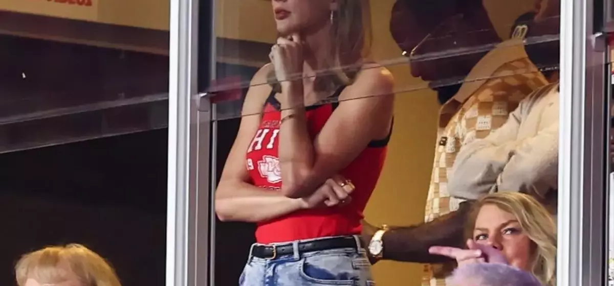 Taylor Swift's Unwavering Support for Travis Kelce at Chiefs Game