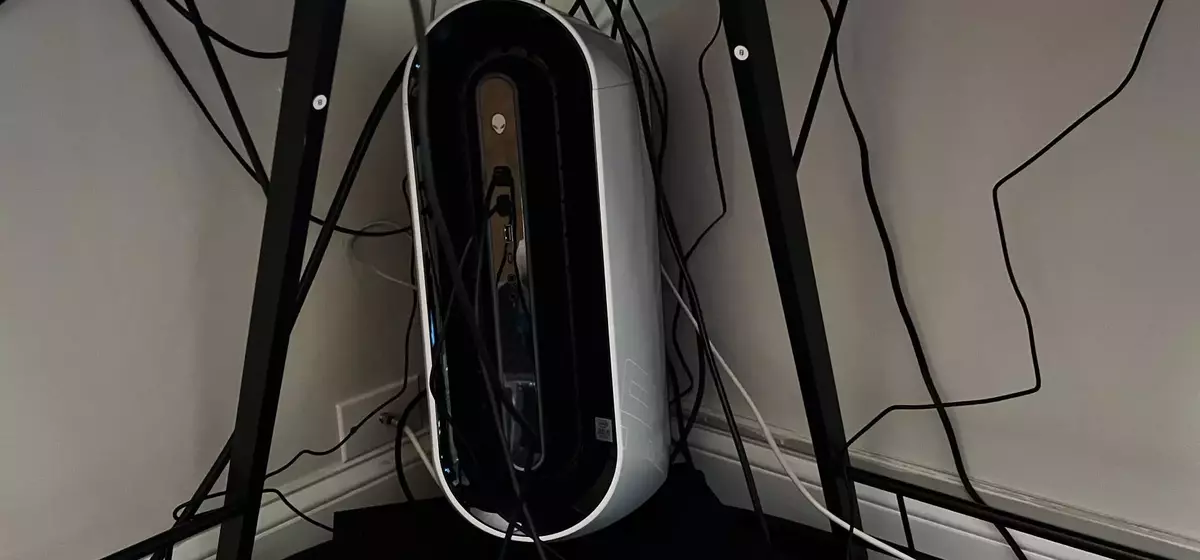 Embracing the Authentic Chaos of PC Gaming Desktops
