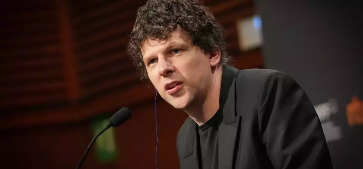Jesse Eisenberg on 'The Debut' and the Transformative Power of Community Theater