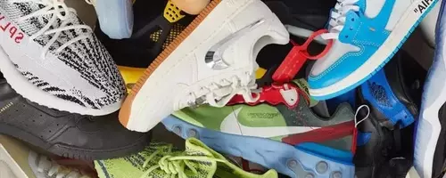 Exploración de zapatillas y ropa urbana