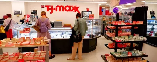 Clearance Section Shopping Guide: How to Score High-End Brands for the Lowest Prices