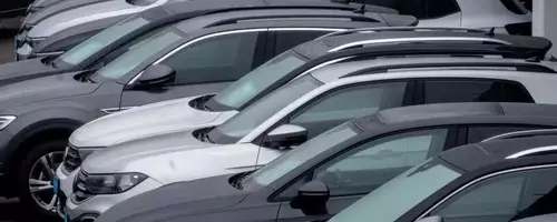 US Auto Industry Faces Headwinds Amid Tariff Uncertainty and Shifting Consumer Demand