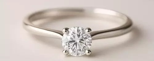 Minimalist Diamond Rings: Where Simplicity Meets Elegance