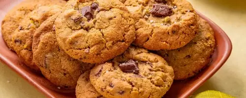 Crafting the Perfect Pistachio Chocolate Chip Cookie