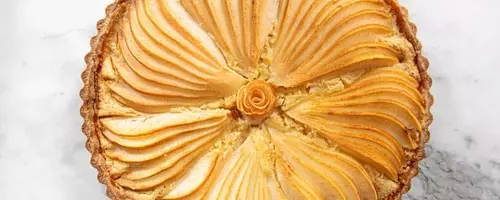 Elegant Pear and Almond Tart: A Simple Yet Sophisticated Dessert