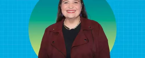 Celebrity Chef Alex Guarnaschelli's Simple 3-Ingredient Salad Dressing Recipe