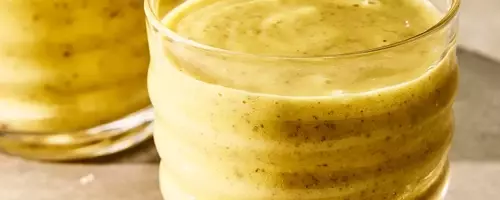 Tropical Power-Up: The Pineapple, Mango & Peach Chia Smoothie for a Vibrant Start