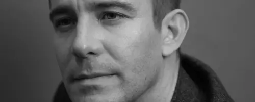 Luke Thompson's Perspective: Bridging Shakespearean Themes with 'Bridgerton' Charm