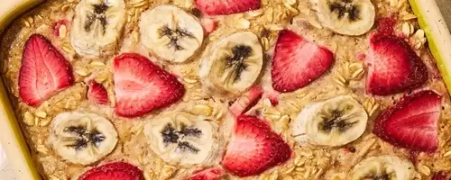 Delicious Strawberry-Banana Baked Oats for a Hearty Breakfast