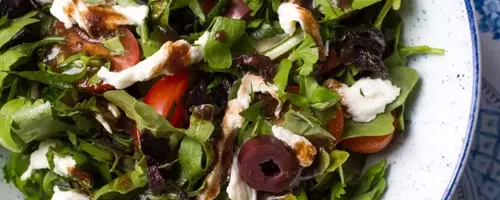 Effortless Vinaigrette: A Squeeze Bottle Hack for Perfect Salad Dressing Every Time