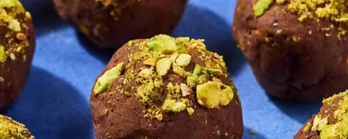 Delectable Chocolate-Pistachio Energy Bites: Your Healthy Treat Guide
