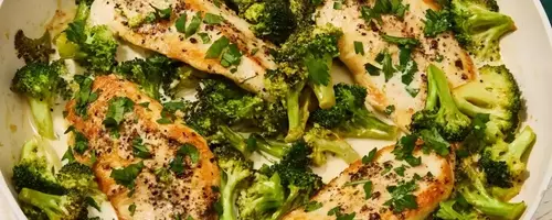 Quick & Healthy Creamy Garlic Chicken and Broccoli Skillet