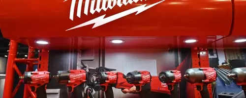 Milwaukee M18 LED Work Light: A Garage Essential for $40
