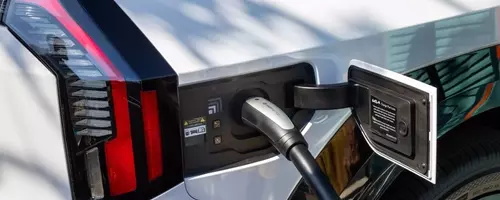 Rising Fuel Costs Drive US Consumers Towards Electric Vehicles