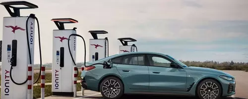 BMW Prioritizes Pure EVs, Dismisses Range Extenders
