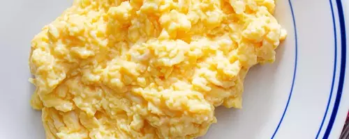 Mastering the Art of Fluffy Scrambled Eggs at Home