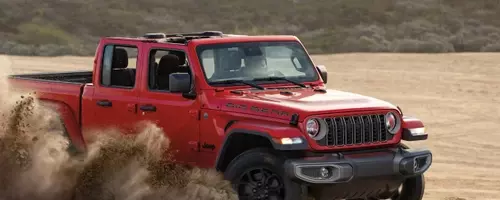 Jeep Gladiator to Reintroduce Manual Transmission, Challenging Toyota Tacoma's Dominance