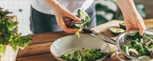 Essential Kitchen Tools for Healthier Salad Preparation and Fresh Produce Storage