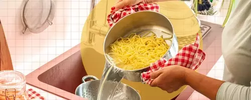 The Great Pasta Debate: To Rinse or Not to Rinse?