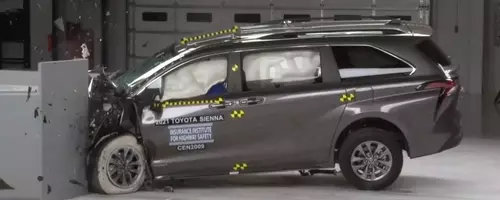 Minivans Fail IIHS Rear-Seat Safety Tests, Raising Concerns for Family Vehicles